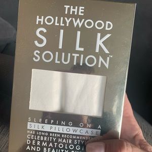Hello gorgeous! Hollywood Silk Solution Case 👑